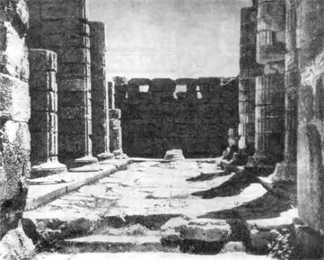Бассы. Храм Аполлона. Вид целлы от адитона