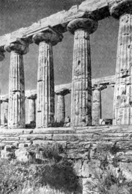 Посейдония. Храм Афины (Деметры), 520—510 гг. до н. э. Фрагмент колоннады