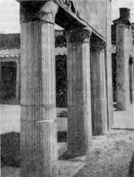 Помпеи. Стабианские термы. II—I вв. до н. э. Колоннада палестры близ входа