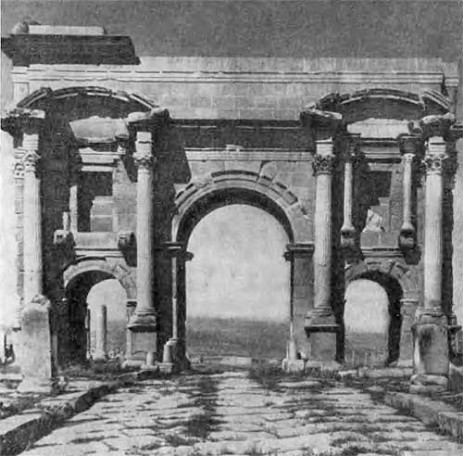 Тимгад. Триумфальная арка, II в. н. э.