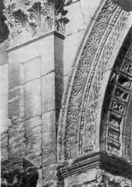 Пальмира. Фрагмент арки, замыкающей колоннаду